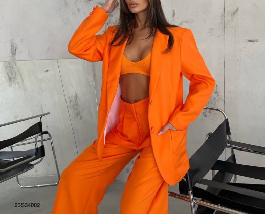 OVERSIZED JACKET AND BAGGY PANTS