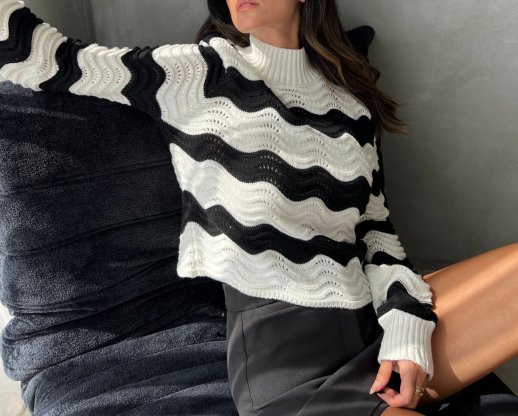 CROCHET CURVED DESIGN SWEATER