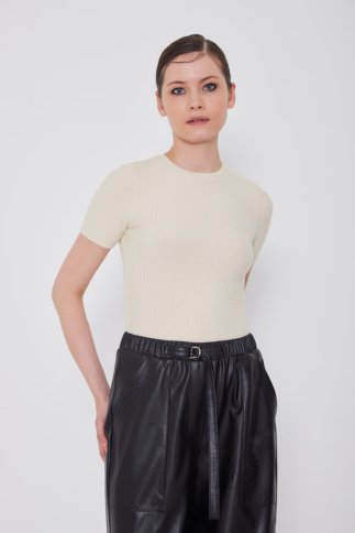 SHORT SLEEVE BODYCON SWEATER