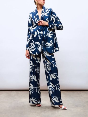 LEAF PATTERNED SILKY FLARED PANTS
